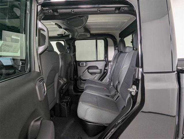 Photo of 2025 Black Clearcoat Jeep Gladiator