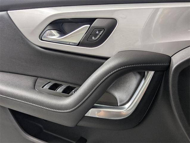 Photo of 2022 Summit White Chevrolet Blazer