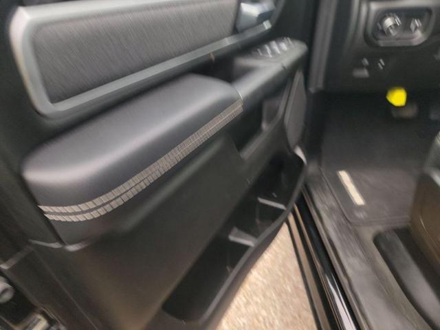 Photo of 2022 Diamond Black Crystal Pearlcoat RAM 1500