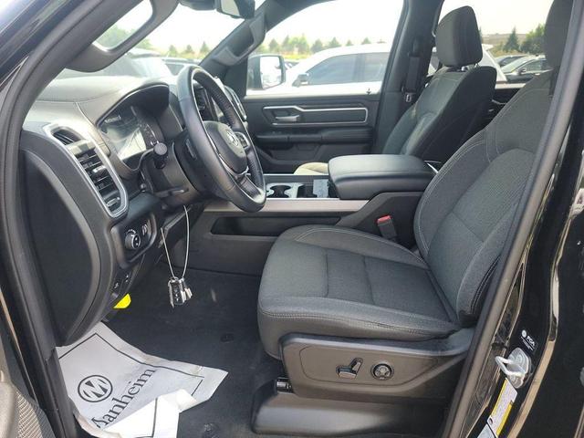 Photo of 2022 Diamond Black Crystal Pearlcoat RAM 1500