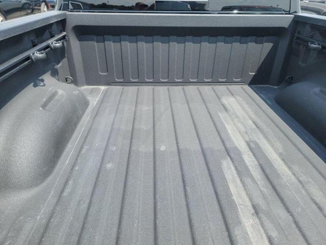 Photo of 2022 Diamond Black Crystal Pearlcoat RAM 1500