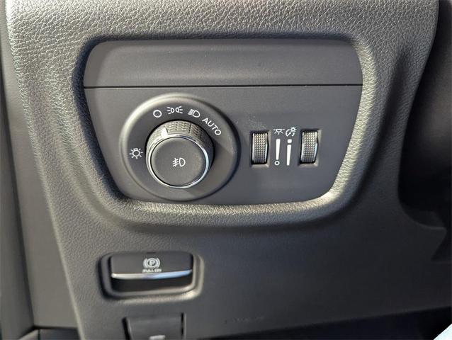 Photo of 2025 Baltic Gray Metallic Clearcoat Jeep Grand Cherokee L