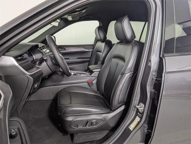 Photo of 2025 Baltic Gray Metallic Clearcoat Jeep Grand Cherokee L
