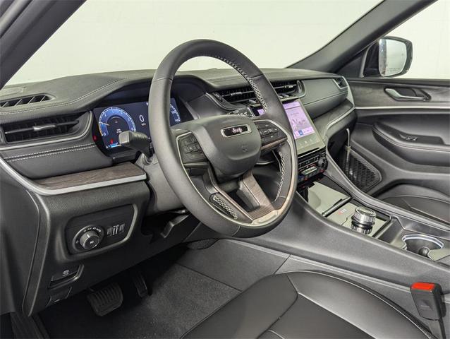 Photo of 2025 Baltic Gray Metallic Clearcoat Jeep Grand Cherokee L