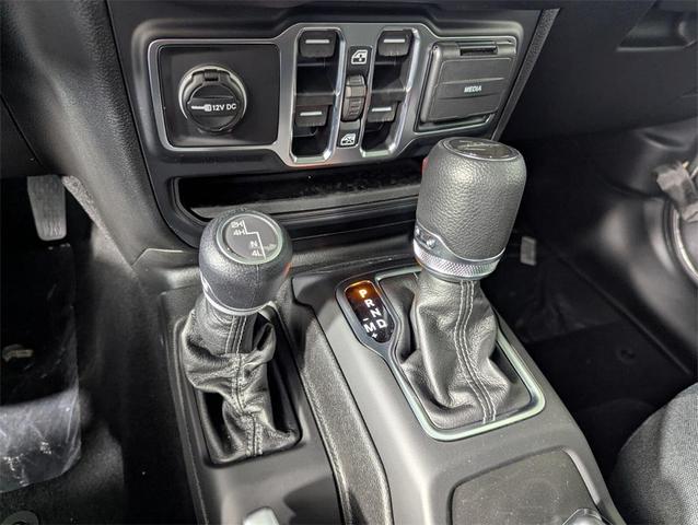 Photo of 2025 Granite Crystal Metallic Clearcoat Jeep Gladiator