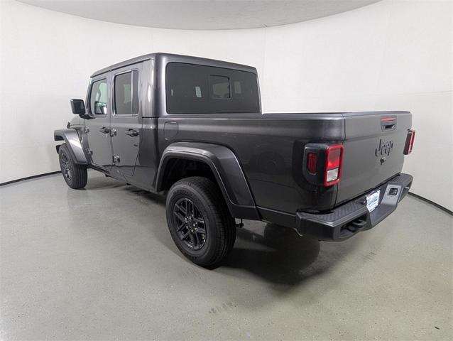 Photo of 2025 Granite Crystal Metallic Clearcoat Jeep Gladiator