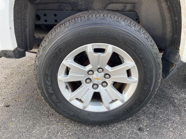 Photo of 2017 Summit White Chevrolet Colorado