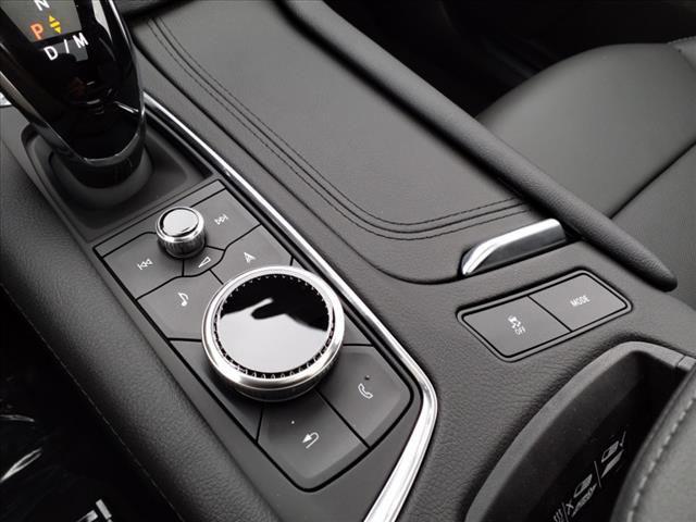 Photo of 2025 Crystal White Tricoat Cadillac XT5