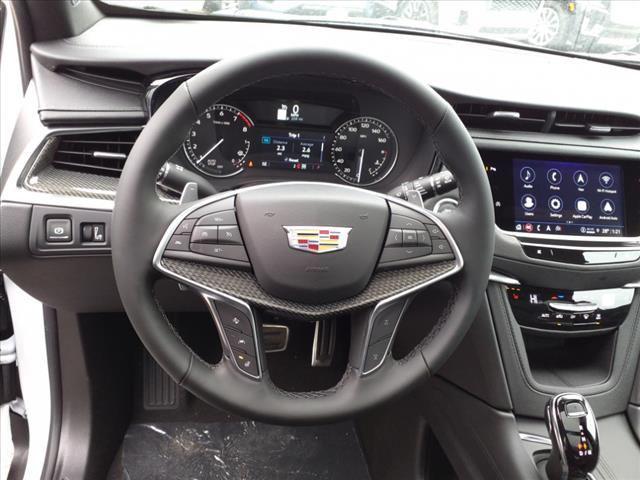 Photo of 2025 Crystal White Tricoat Cadillac XT5