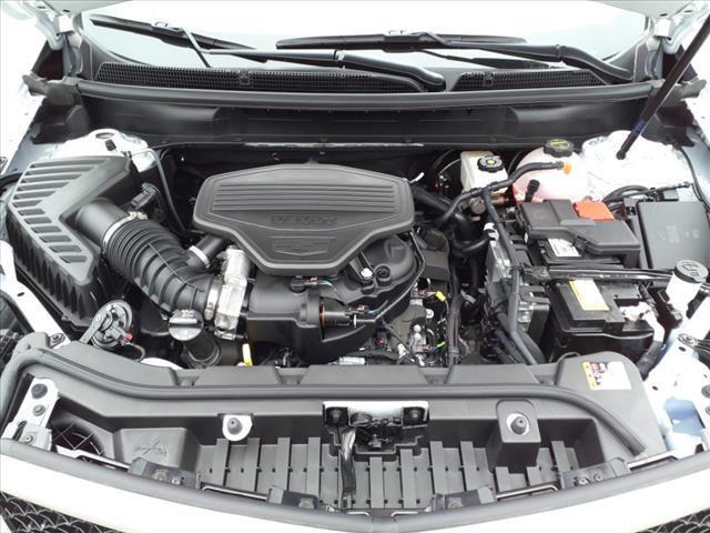 Photo of 2025 Crystal White Tricoat Cadillac XT5