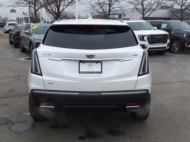 Photo of 2025 Crystal White Tricoat Cadillac XT5