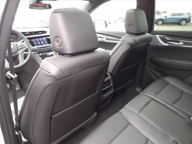 Photo of 2025 Crystal White Tricoat Cadillac XT5