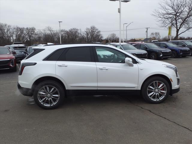 Photo of 2025 Crystal White Tricoat Cadillac XT5