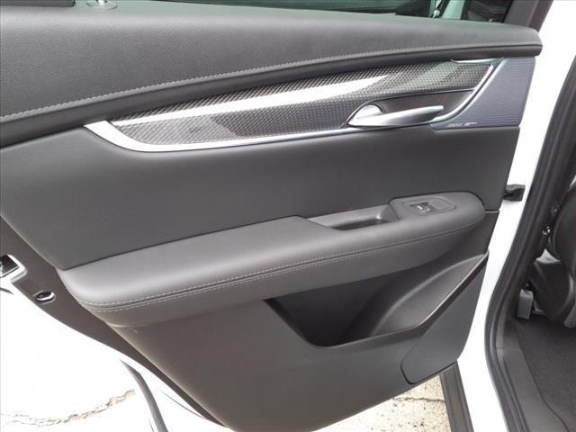Photo of 2025 Crystal White Tricoat Cadillac XT5