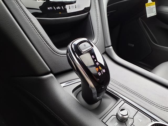 Photo of 2025 Crystal White Tricoat Cadillac XT5