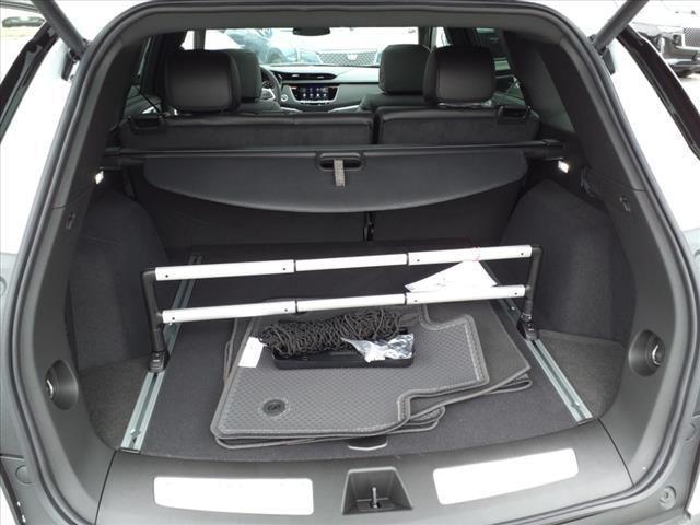 Photo of 2025 Crystal White Tricoat Cadillac XT5