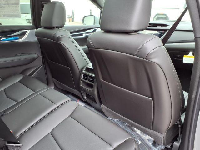 Photo of 2025 Argent Silver Metallic Cadillac XT5