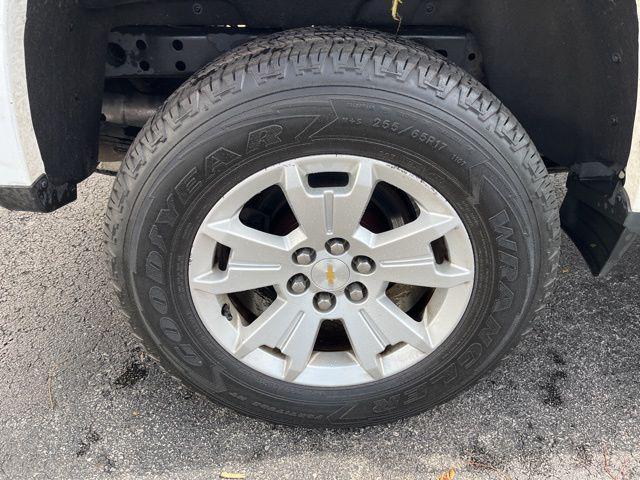 Photo of 2017 Summit White Chevrolet Colorado