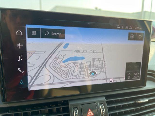 Photo of 2021 Glacier White Audi Q5