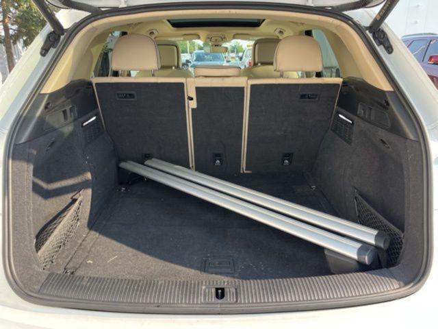 Photo of 2021 Glacier White Audi Q5