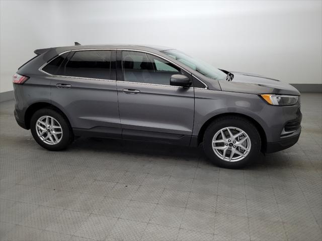 Photo of 2024 Carbonized Gray Metallic Ford Edge