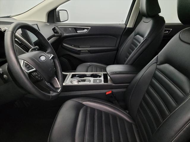 Photo of 2024 Carbonized Gray Metallic Ford Edge