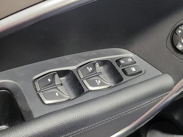 Photo of 2018 Pearl White Hyundai Santa Fe Sport