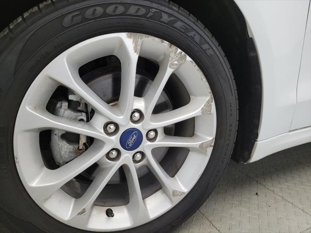 Photo of 2019 White Ford Fusion Hybrid