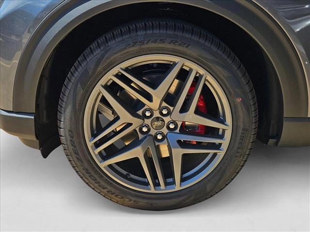 Photo of 2025 Carbonized Gray Metallic Ford Explorer