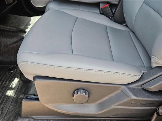 Photo of 2025 Oxford White Ford F-250
