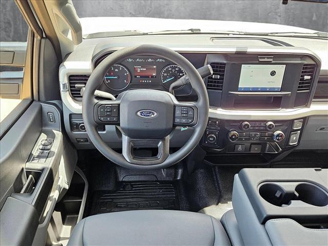 Photo of 2025 Oxford White Ford F-250