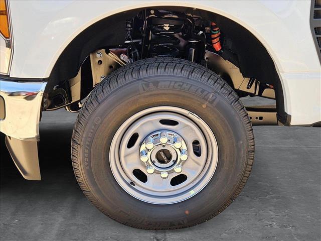 Photo of 2025 Oxford White Ford F-250
