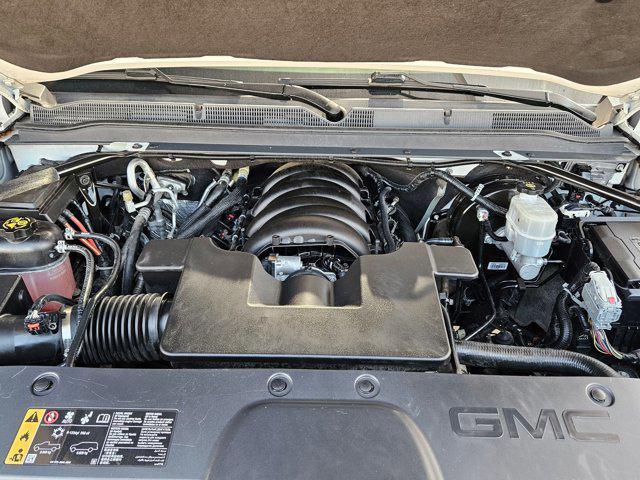Photo of 2018 White Frost Tricoat GMC Yukon