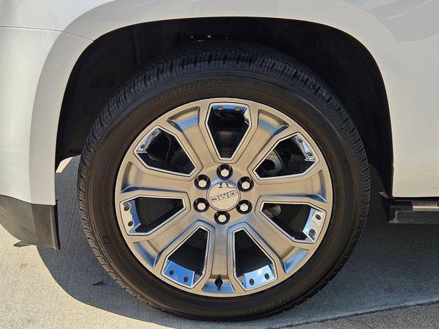 Photo of 2018 White Frost Tricoat GMC Yukon