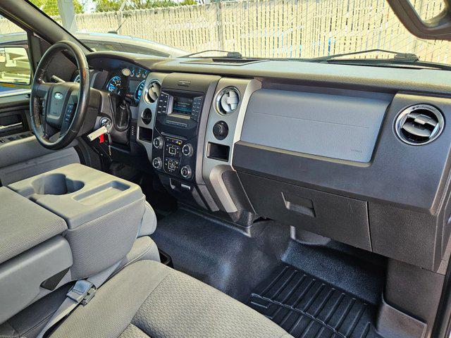 Photo of 2014 Oxford White Ford F-150