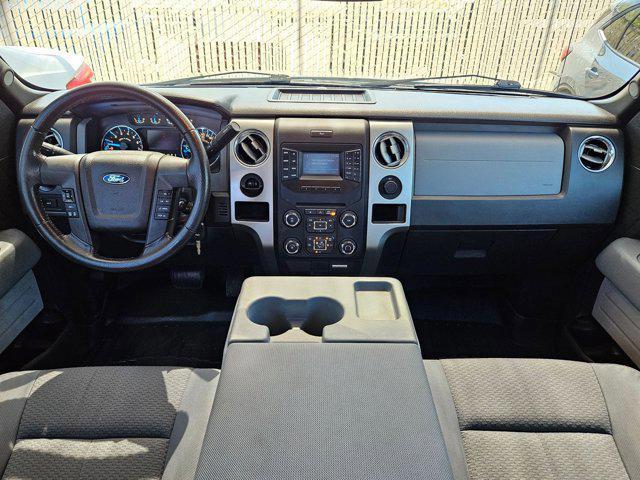 Photo of 2014 Oxford White Ford F-150