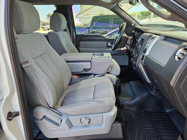 Photo of 2014 Oxford White Ford F-150