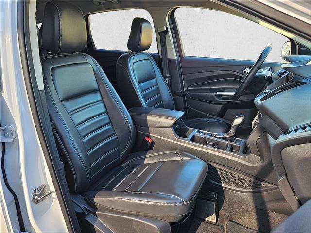 Photo of 2019 Oxford White Ford Escape