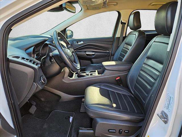Photo of 2019 Oxford White Ford Escape