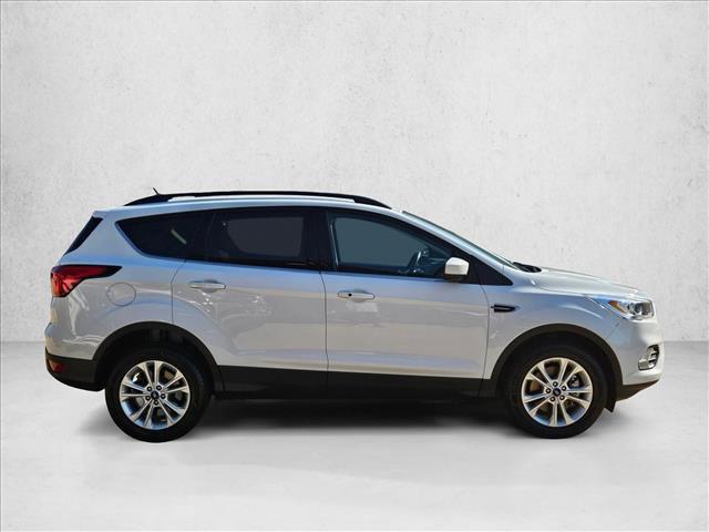 Photo of 2019 Oxford White Ford Escape