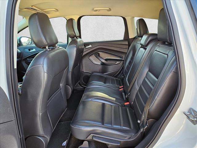 Photo of 2019 Oxford White Ford Escape