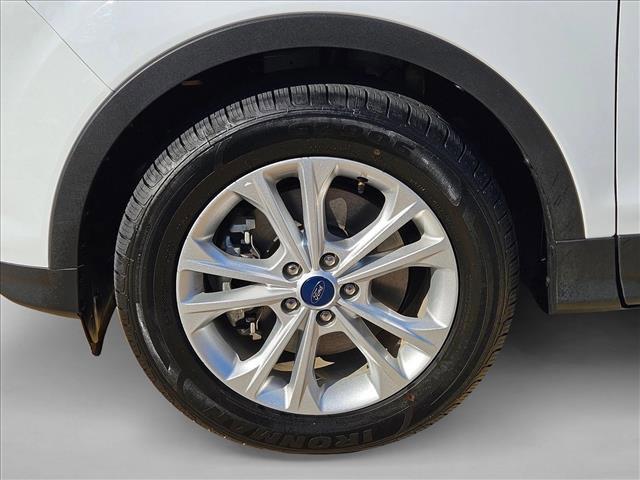Photo of 2019 Oxford White Ford Escape