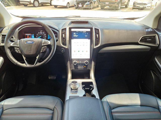 Photo of 2022 Carbonized Gray Metallic Ford Edge