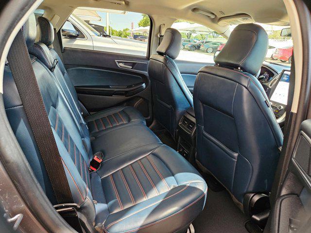 Photo of 2022 Carbonized Gray Metallic Ford Edge