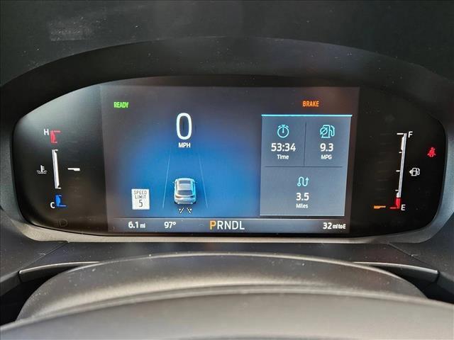 Photo of 2025 Star White Metallic Tri-Coat Ford Escape