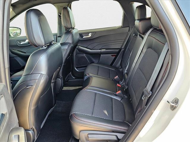 Photo of 2025 Star White Metallic Tri-Coat Ford Escape