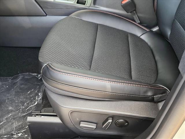 Photo of 2025 Star White Metallic Tri-Coat Ford Escape