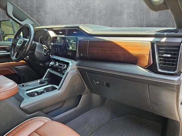 Photo of 2024 White Frost Tricoat GMC Sierra 2500