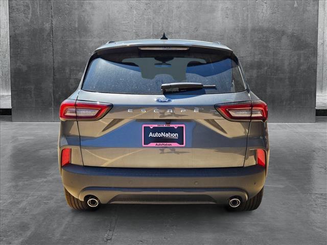 Photo of 2025 Carbonized Gray Metallic Ford Escape