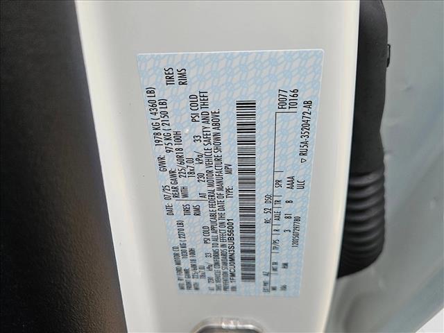 Photo of 2025 Star White Metallic Tri-Coat Ford Escape